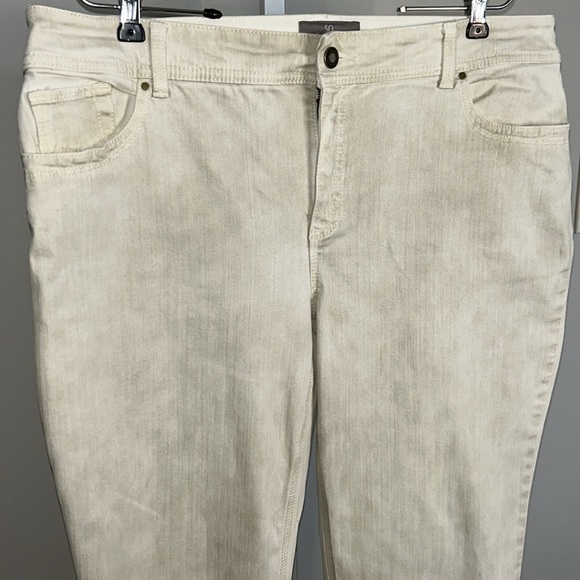 Chico’s So Slimming Khaki Color Size 2.5 Short - Picture 3 of 6